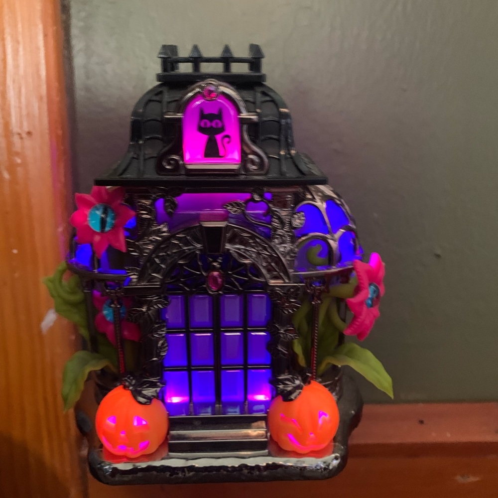 Bath and body Works, 2022 haunted nightlight wallflower plug